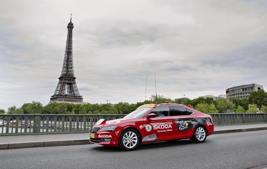  Skoda Superb Red Car in Tour de France 2015 года  (фото 4 из 7)